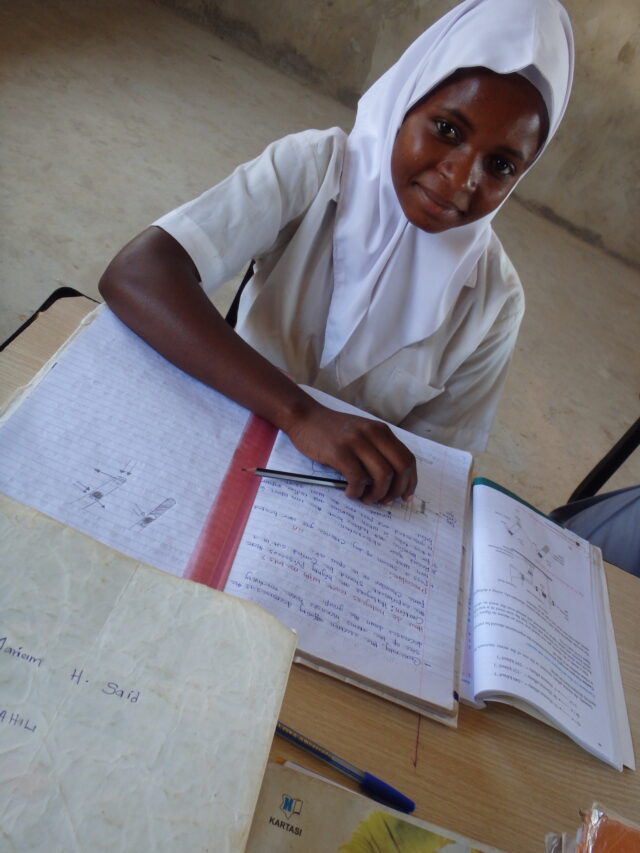 Schülerin der "Little Angels" in Mombasa
