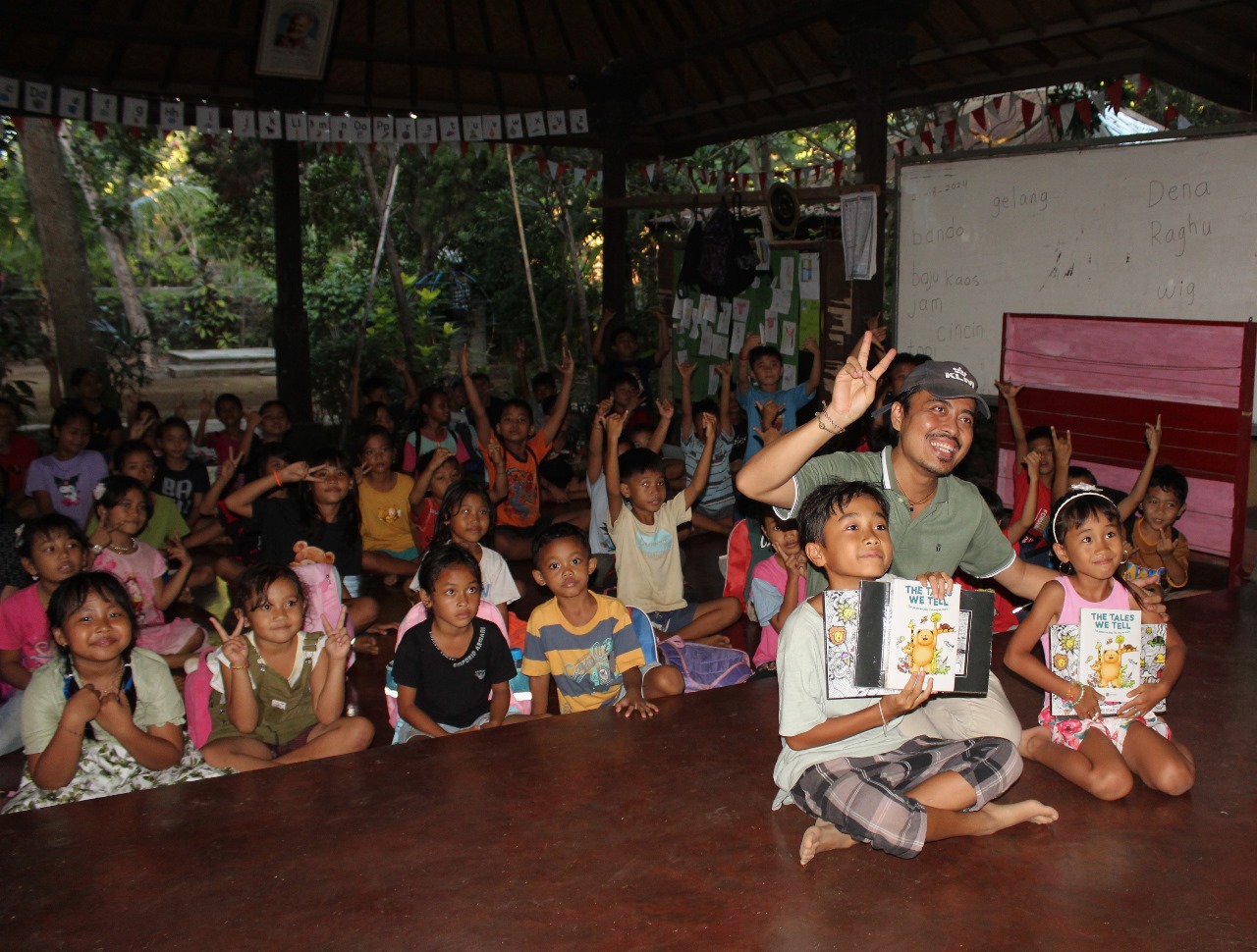 Kids-Mr-Putu-visiting-BSB-school-20260418-WA0015.jpg