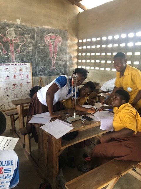 CS-AGAKPE-Ausstattung-Physique et technique-experience réalisé par les élèves-2